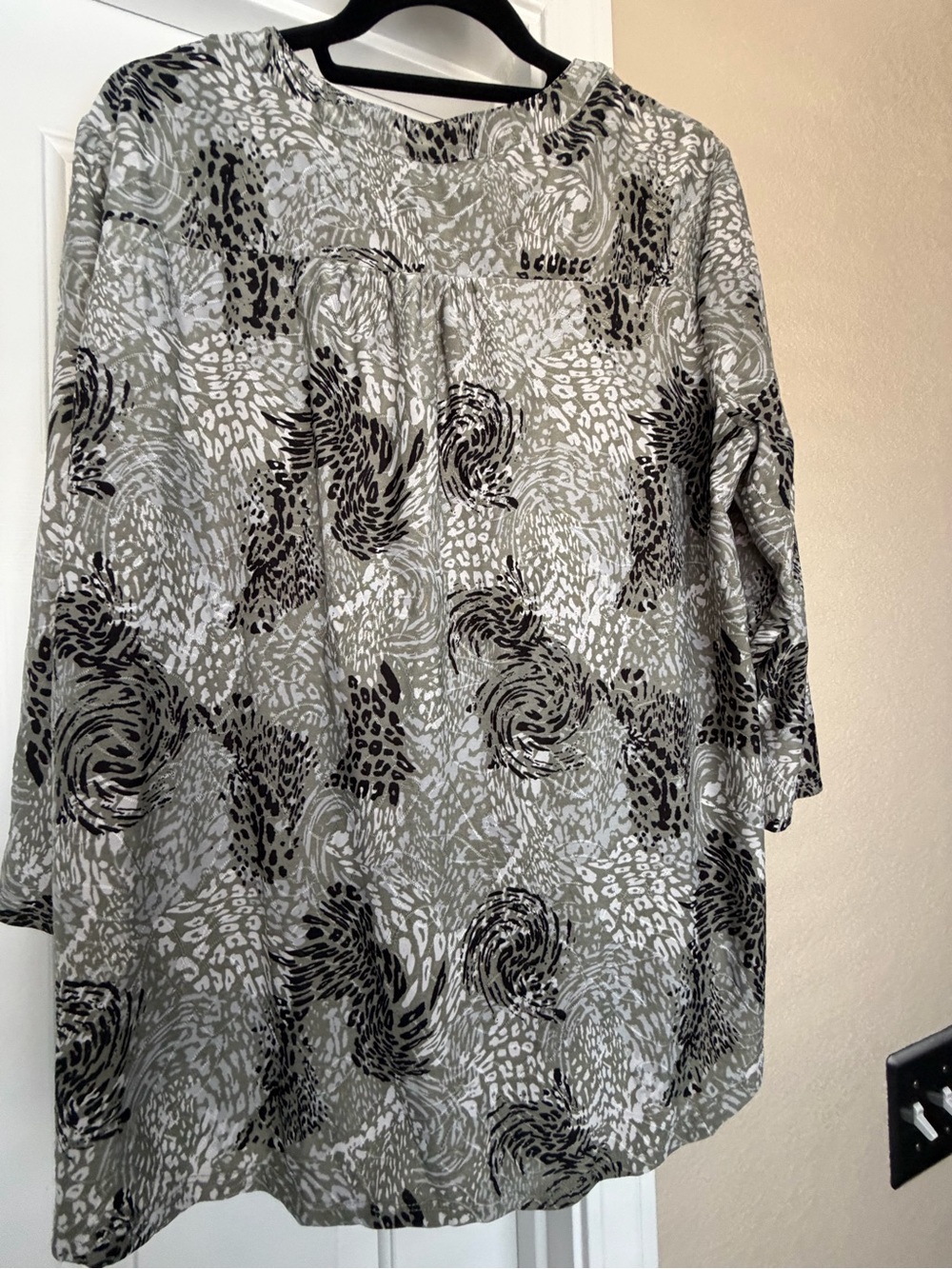 NY Collection Gray and Black Patterned V-Neck Blouse - Picture 3 of 4